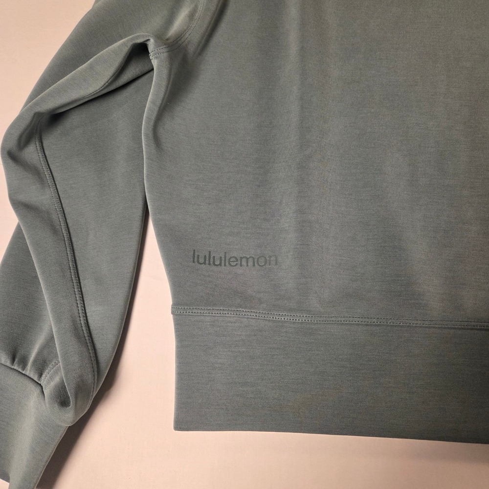 Lululemon Women's Softstreme Perfectly Oversized Cropped Crew Sweatshirt Size 10 - Picture 4 of 9